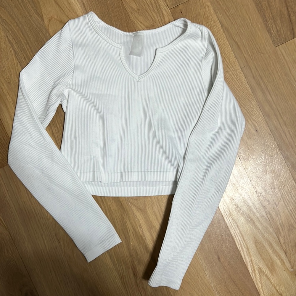 Keyhole long sleeve crop top